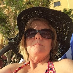 Meet your Posher, Deb